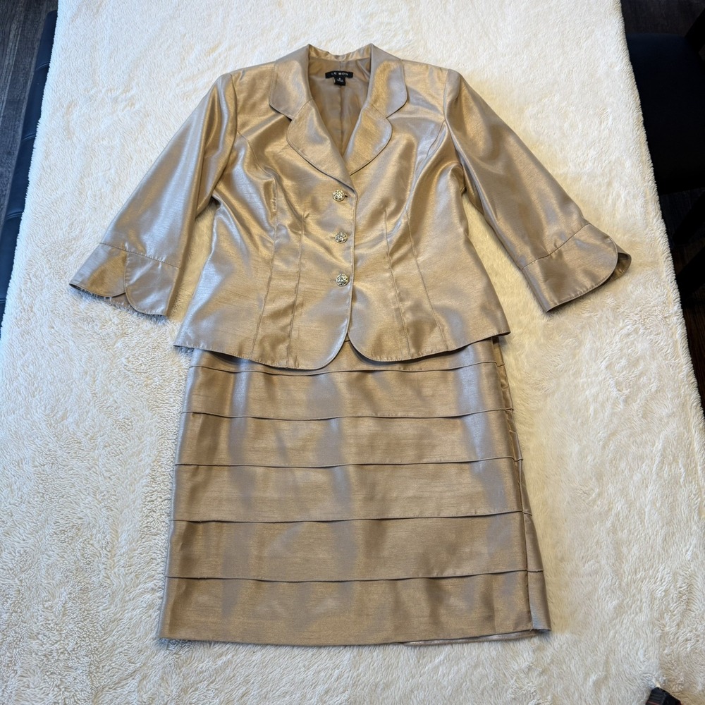 Le Bos Womens 2 Piece Classy/Elegant Jacket & Skirt Size 8 Metallic Gold